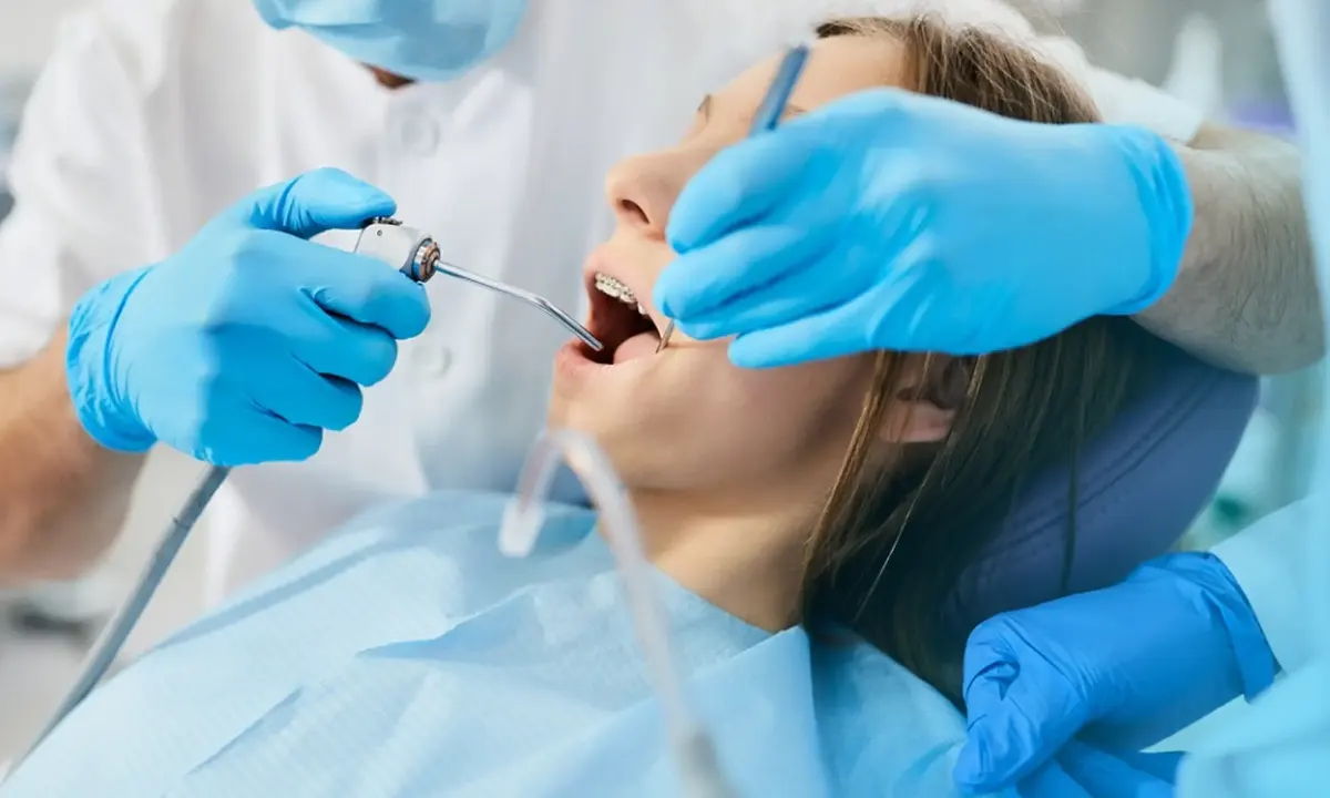 preparazione adolescenti per la pulizia dentale