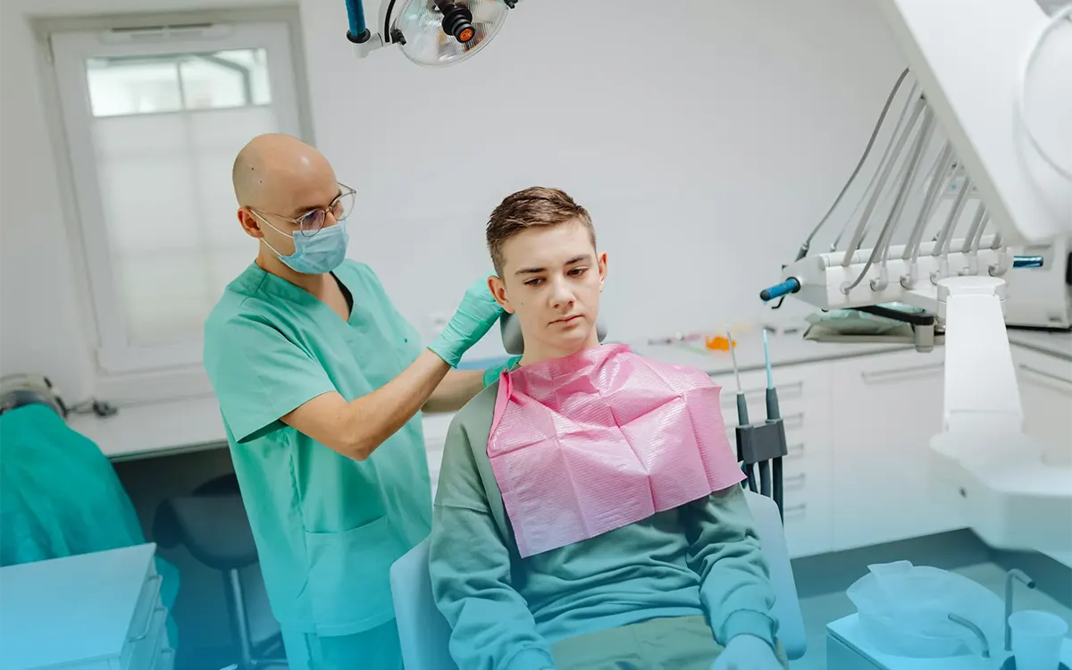 importanza della revisione dentale preuniversitaria negli adolescenti